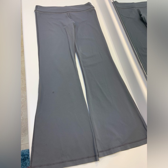 Gray Lululemon leggings with flare - Picture 4 of 6